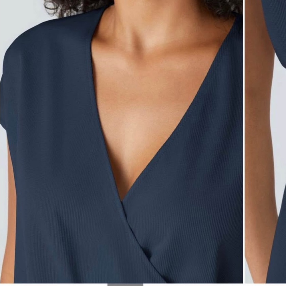 NWT Halara Surplice V Neck Romper Jumpsuit. Stretchy. Pockets. Medium. - Picture 4 of 7